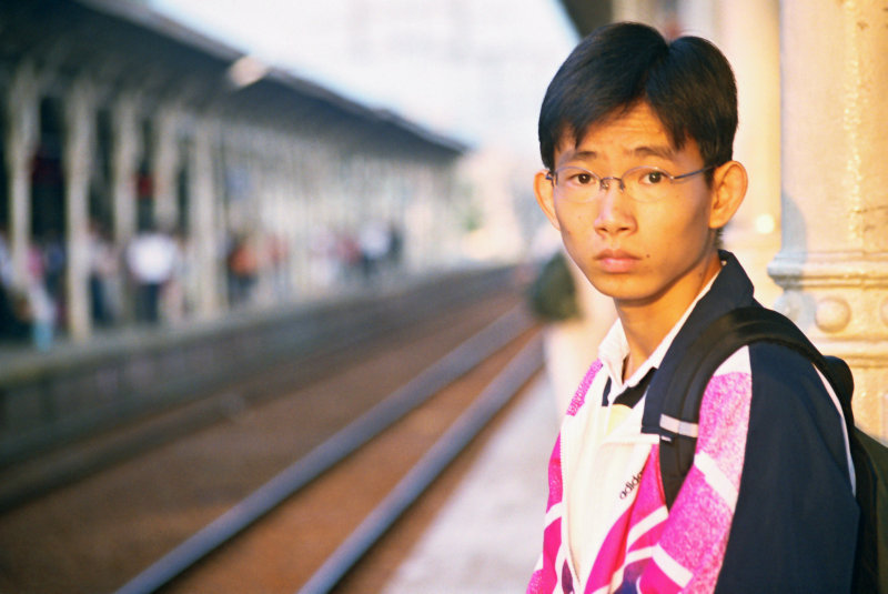 台灣鐵路旅遊攝影台中火車站月台旅客2002年之前攝影照片28